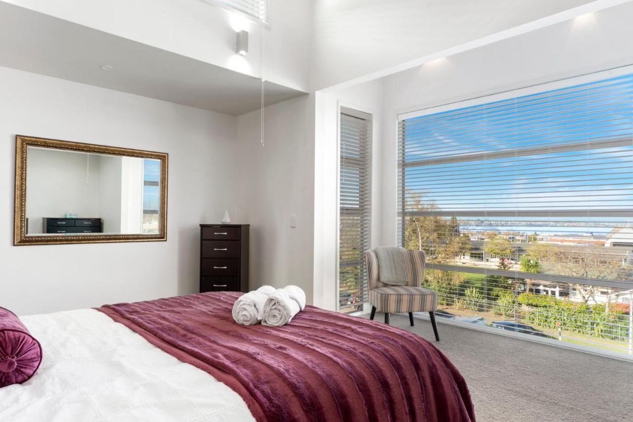 Lakeview Luxury - Taupo Holiday Apartment Bagian luar foto