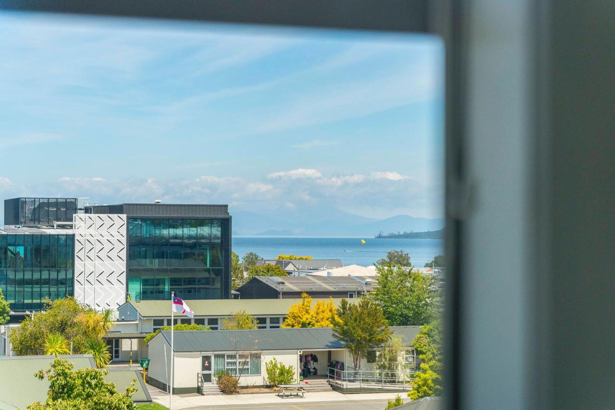 Lakeview Luxury - Taupo Holiday Apartment Bagian luar foto